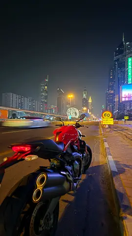 The Ultimate Commuter  Weekend Warrior: Ducati Monster 821