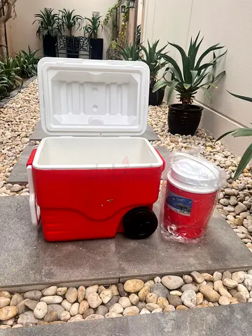 Wheeled ice box with water cooler