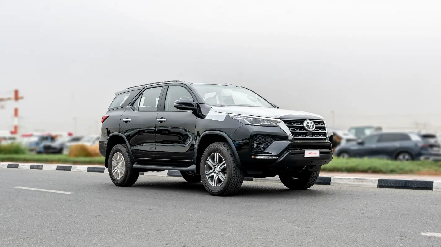 Toyota Fortuner 2026 — photo 1 of 17