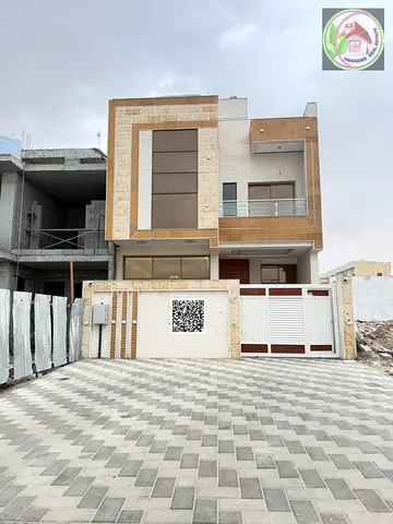 فيلا موقع متميز مقابل المسجد مباشرتن الفيلا 90000 الف 6 شيكات في السنه