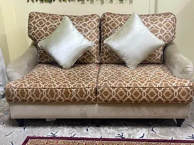 Stylish Loveseat with Decorative Cushions