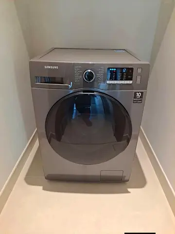 Samsung two in one washer and dryer 8/6 kg like new condition