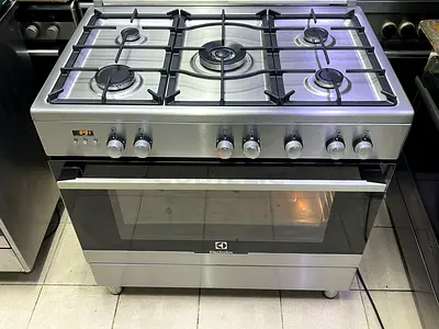Electrolux stove top gas oven electric top 5 burner 90by60 cm size   Excellent condition perfect wor