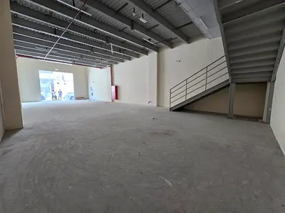 Mohammed Bin Zayed Road exit, providing easy access and smooth connectivity to different emirates. The warehouse has an area of 3,400 sq ft with a me