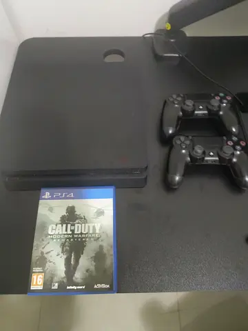 Ps4 slim +2 controllers and COD Moderwarfare Remastered