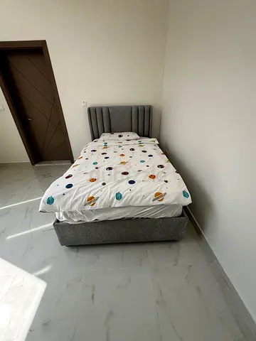 Comfortable Single Bed with Polka Dot Bedding 2XL