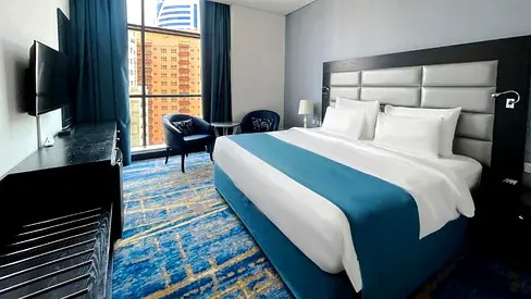 HOTEL ROOM WITH WASHING MACHINE