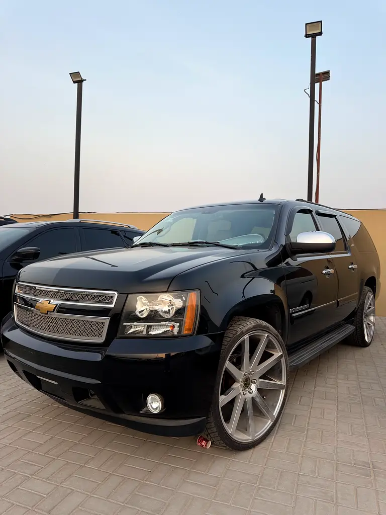 Chevrolet Suburban 2007 — photo 1 of 14