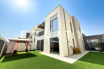 Corner Unit | Chiller Free | Vacant Now | Balcony