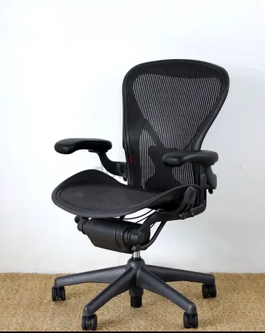 Herman Miller Standard Size Fully Adjustable 
The Most Comfortable Office Chair
Great for Back