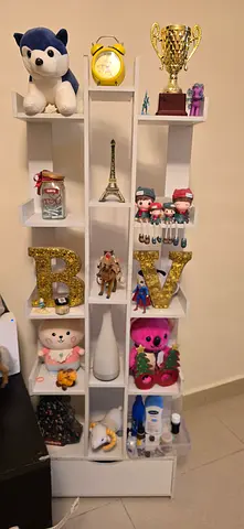 Corner shelf/home decor