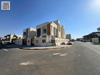 A bargain price for a two-story villa with a hotel-style design and super deluxe finishing. Bank financing available. Freehold ownership for all natio