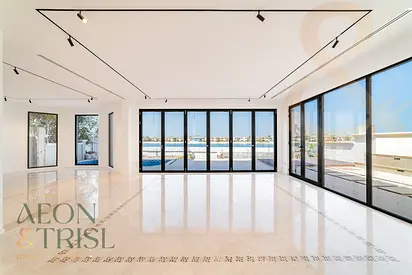 Renovated 5 Bed | Available | Direct Beach Access