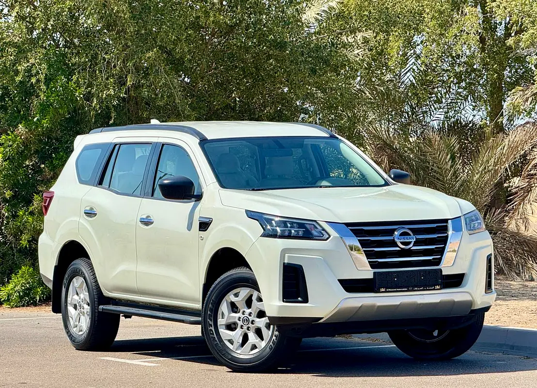 Nissan Xterra 2022 — photo 1 of 17