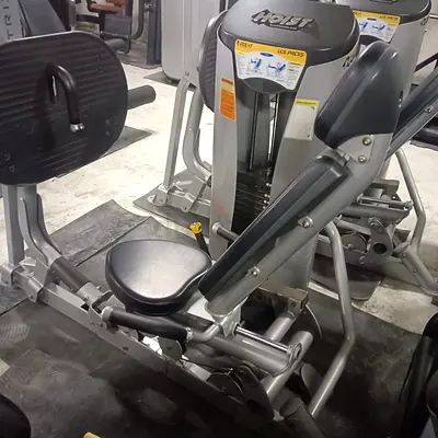 Hoist Leg Press - AED 8000