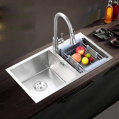 Stylish Stainless Steel Kitchen Sink with Integrated Strainer