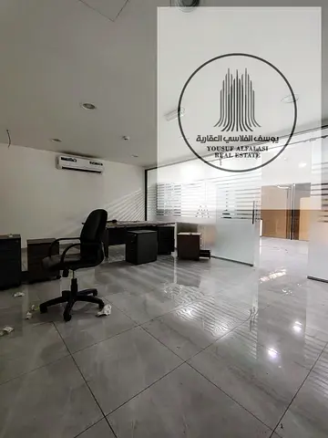 مستودع مميز للإيجار مساحه 7000 قدك كهرباء 60 كيلو