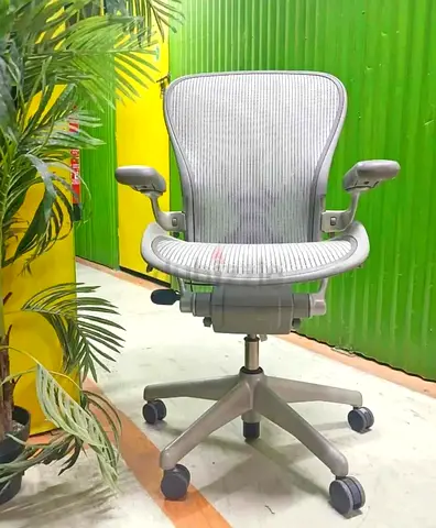 Herman miller Aeron size C fully loaded