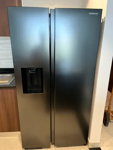 ALMOST BRAND NEW Samsung Side By Side Refrigerator With Space RS64R5331B4 Black