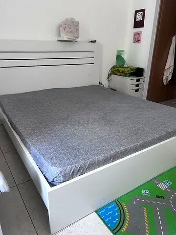 King size bed- urgent sale