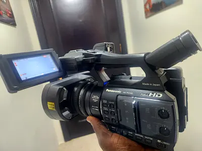 Panasonic Hc- Pv 100 Full HD video camera