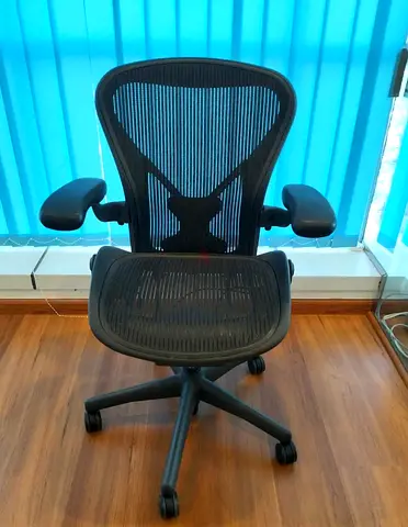 Herman miller Aeron size B fully loaded