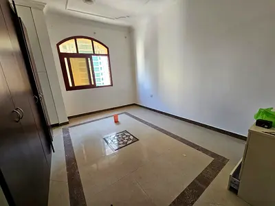 غرفتين وصاله مساحات كبيره  موقع مميز وحيوي قريب من كل الخدمات مثل المقاهي والمتاجر وقريب من مخرج دبي