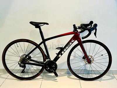 Trek Domane- Full Carbon Endurance Bike- shimano-105-11 speed- disc Brake