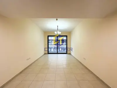 COZY & MODERN STUDIO • HIGH-END FINISHES • FULL AMENITIES • DLRC