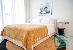 Vacant | Luxury 1 Bedroom | Canal Views