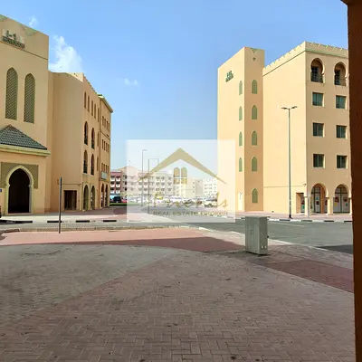 Vacant | Front & Parking side | Multiple options