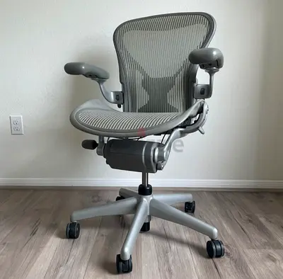 Herman Miller Aeron Gray Classic Chair fully loaded Size B and C