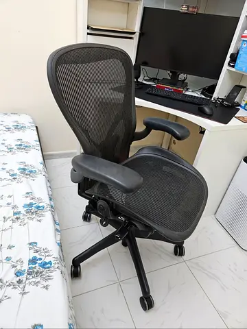 Herman Miller brand chair Aeron Classic fully loaded