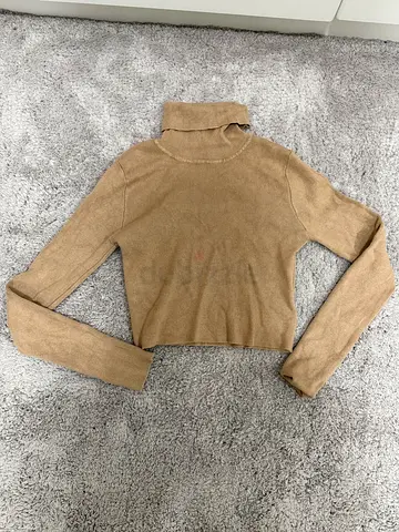 Forever 21 crop turtle neck light material s-m