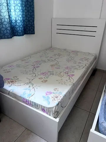 Twin kids bed with mattress