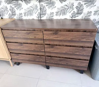 Stylish Wooden Dresser with 6 Drawers