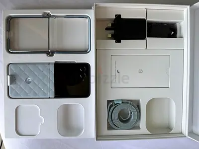 Motorola Razr 60 Swarovski Smartphone Silver Blue Flip (phone only) 256GB, 8GB RAM New In Box With G