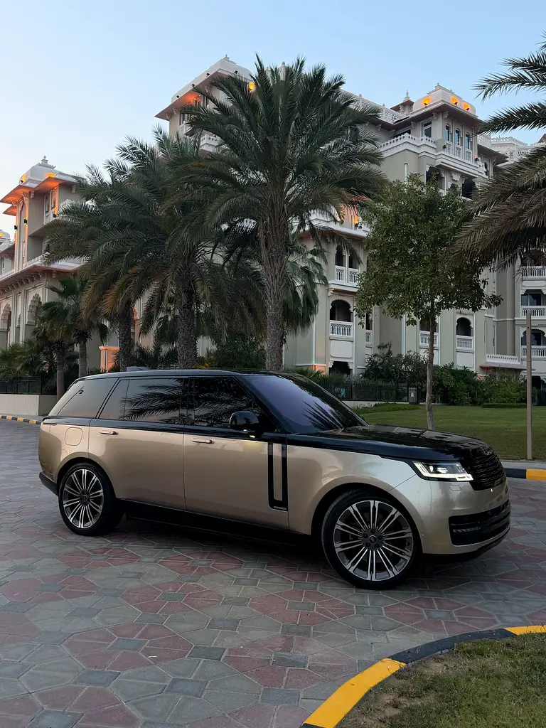 Land Rover Range Rover 2023 — photo 1 of 12
