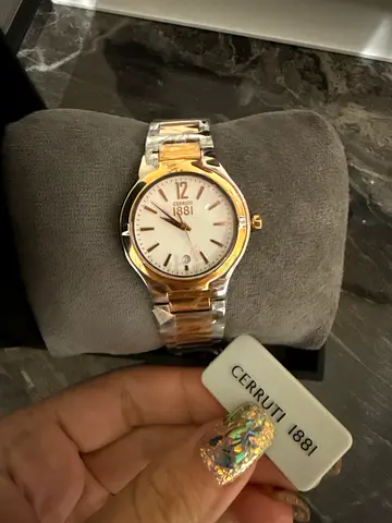 Women watch Cerruti