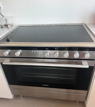 Siemens Freestanding Electric Cooker. Shop price AED 5000