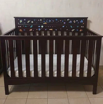 Solid Wood Baby Crib with Storage Drawer