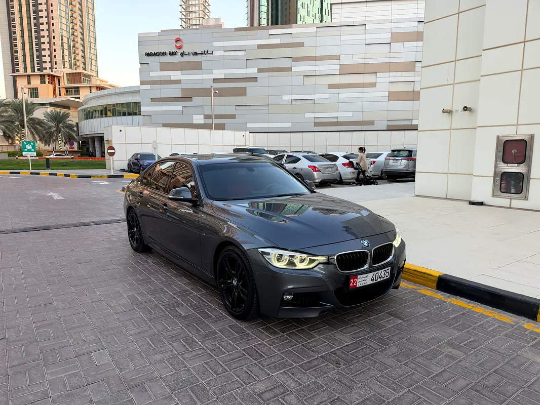 BMW 3-Series 2018 — photo 1 of 10