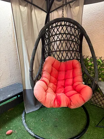 Stylish Hanging Chair with Cushion
