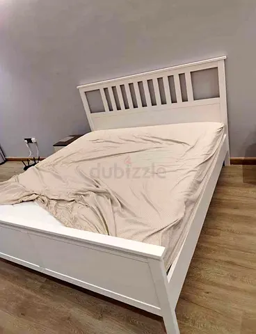 Ikea hamness king size bed frame with Ikea mattress 180×200cm