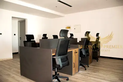 مكتب فاخر مؤثث بالكامل للإيجار في برج ذا دوم، أبراج بحيرات جميرا