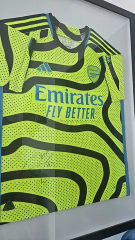 Signed Bukayo Saka arsenal jersey