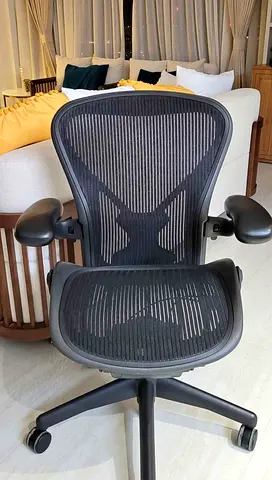 Aeron Herman Miller Classic Chair Size B or C Fully Adjustable