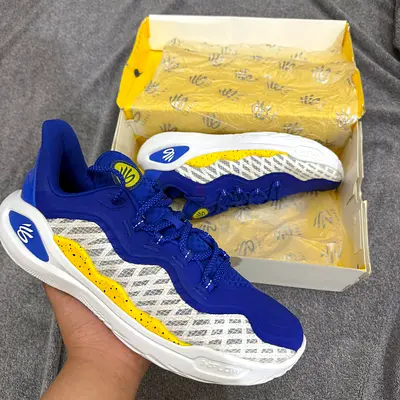 Curry 11s for sale (URGENT)