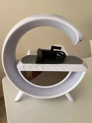 Multipurpose LED Desk Lamp with Wireless Charging working with iphone and androids