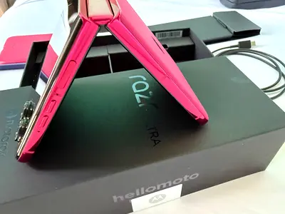 Motorola Razr 50 Ultra 512 GB Pink 5G with Original Accessories